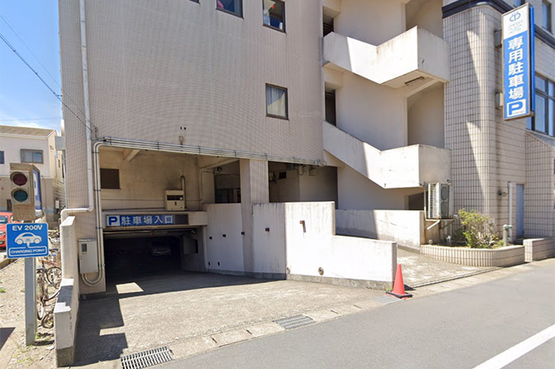 敷地内駐車場入口