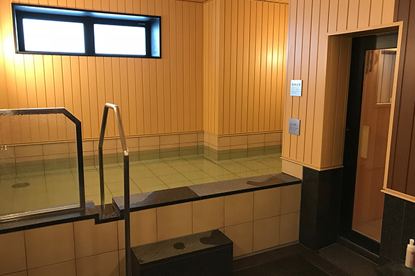 広々バスルーム