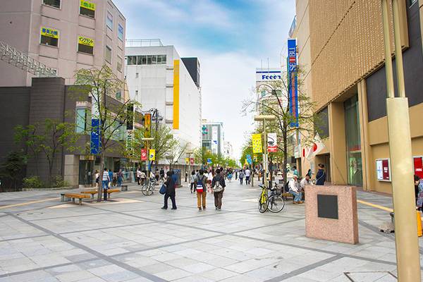 繁華街まで徒歩７分の好立地！